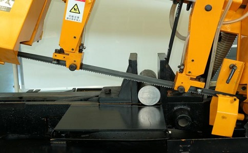 松滋数控带锯床自动送料精度会出现偏差吗？